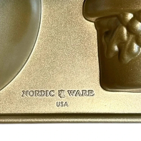 Williams Sonoma NORDIC WARE Snowman Cake Pan Standing 3D Mold 10 Cups 2.6 Liter - Picture 2 of 5